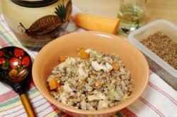 Гречка с курицей в горшочке