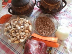 Гречка с мясом и грибами в горшочке