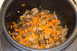 название картинки Гречка с мясом и морковью в мультиварке