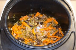 название картинки Гречка с мясом и морковью в мультиварке