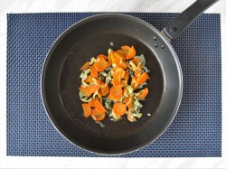 название картинки Гречка на сковороде с овощами