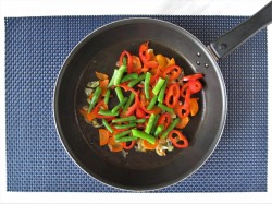 название картинки Гречка на сковороде с овощами