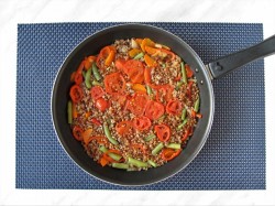 название картинки Гречка на сковороде с овощами