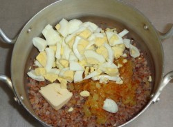 Гречка с яйцом - шаг 8