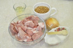 Гречка с мясом в горшочках в духовке - шаг 1 Гречка с мясом в горшочках в духовке - шаг 1