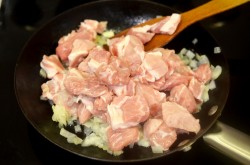 Гречка с мясом в горшочках в духовке - шаг 5 Гречка с мясом в горшочках в духовке - шаг 5