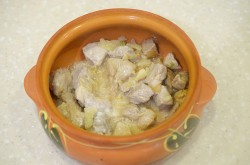 Гречка с мясом в горшочках в духовке - шаг 7 Гречка с мясом в горшочках в духовке - шаг 7