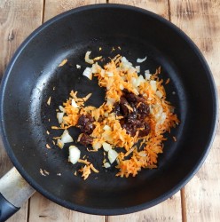 Гречневая каша с черносливом - шаг 6