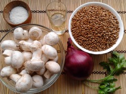 название картинки Гречневая каша с грибами и луком