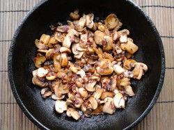 название картинки Гречневая каша с грибами и луком