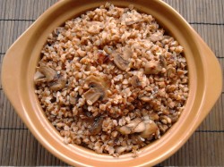 название картинки Гречневая каша с грибами и луком