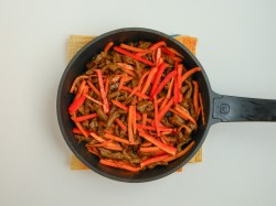 название картинки Гречневая лапша с говядиной и овощами