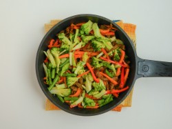 название картинки Гречневая лапша с говядиной и овощами