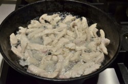 Гречневая лапша с курицей и овощами