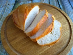 название картинки Горячие гренки с чесноком и паприкой