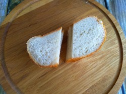 название картинки Горячие гренки с чесноком и паприкой