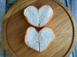 название картинки Горячие гренки с чесноком и паприкой