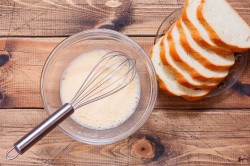 Гренки из батона с яйцом