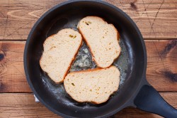 Гренки из батона с яйцом