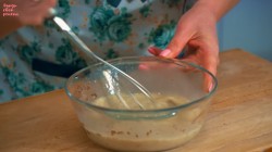 название картинки Гренки с яблоками в кляре на сковороде