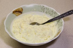 название картинки Чесночные гренки из черного хлеба на сковороде со шпротами