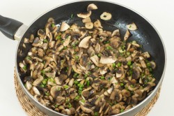 название картинки Грибной жульен из шампиньонов