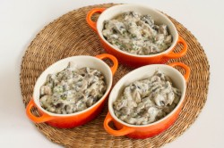 название картинки Грибной жульен из шампиньонов