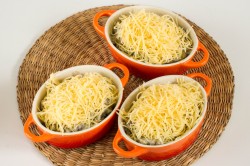 название картинки Грибной жульен из шампиньонов