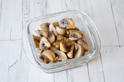 Грибной салат с огурцами