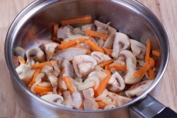 название картинки Грибной суп с сыром и курицей