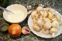 название картинки Шампиньоны в сметане на сковороде