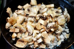 название картинки Грибы в сметане в духовке запеченные с сыром