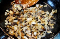 название картинки Грибы в сметане в духовке запеченные с сыром