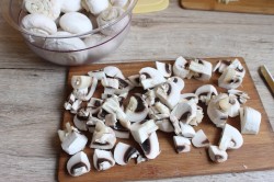 название картинки Грибы в сметане в мультиварке тушеные