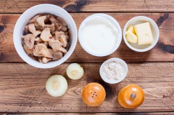 название картинки Грибы в сметанном соусе на сковороде