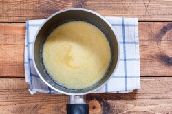 название картинки Грибы в сметанном соусе на сковороде