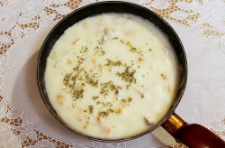 название картинки Грудка в сметане на сковороде тушеная