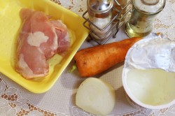 название картинки Грудка в сметане на сковороде тушеная