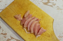 название картинки Грудка в сметане на сковороде тушеная