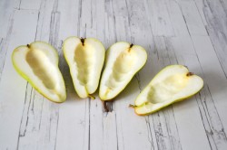 Груши с сыром дор блю или бри запеченная