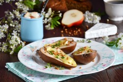 Груши с сыром дор блю или бри запеченная