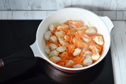 Гуляш из грудки с подливкой - шаг 6