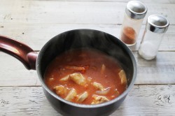 название картинки Гуляш из курицы с подливкой