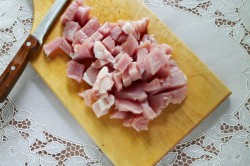 название картинки Гуляш из свинины на сковороде с подливкой