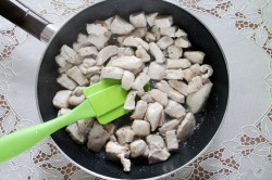 название картинки Гуляш из свинины на сковороде с подливкой