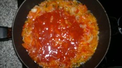 название картинки Гуляш из колбасы