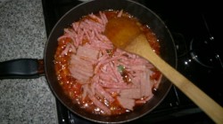 название картинки Гуляш из колбасы