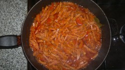 название картинки Гуляш из колбасы