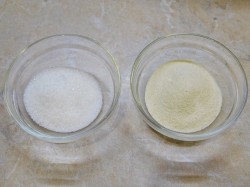 Густая манная каша на молоке - шаг 1