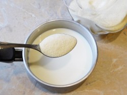 Густая манная каша на молоке - шаг 4